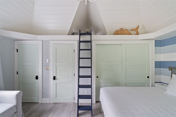 LADDER AVAILABLE UPON ADVANCE REQUEST - elevated alcove - not for sleeping - adult supervision required