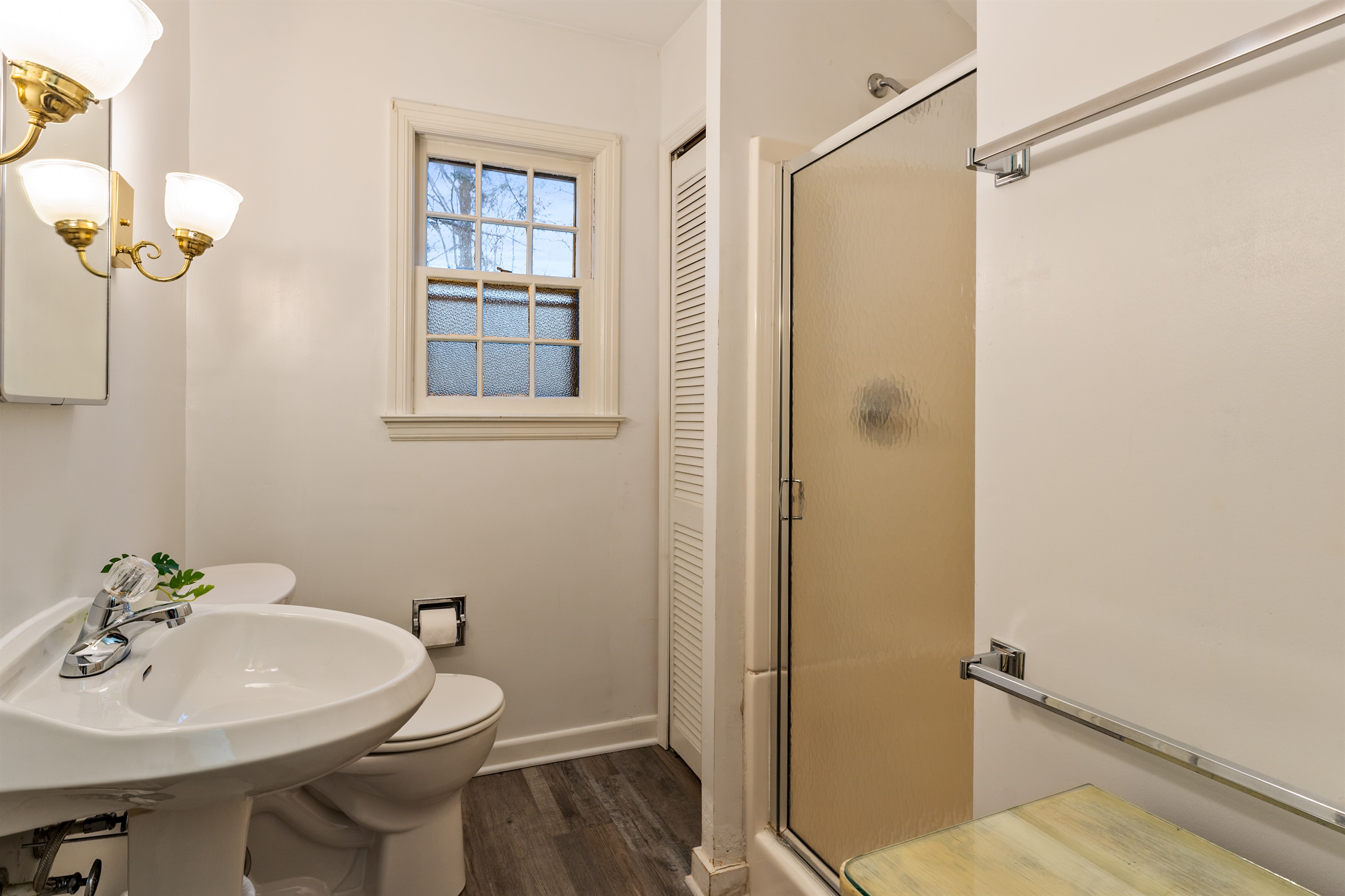 Full bathroom second house