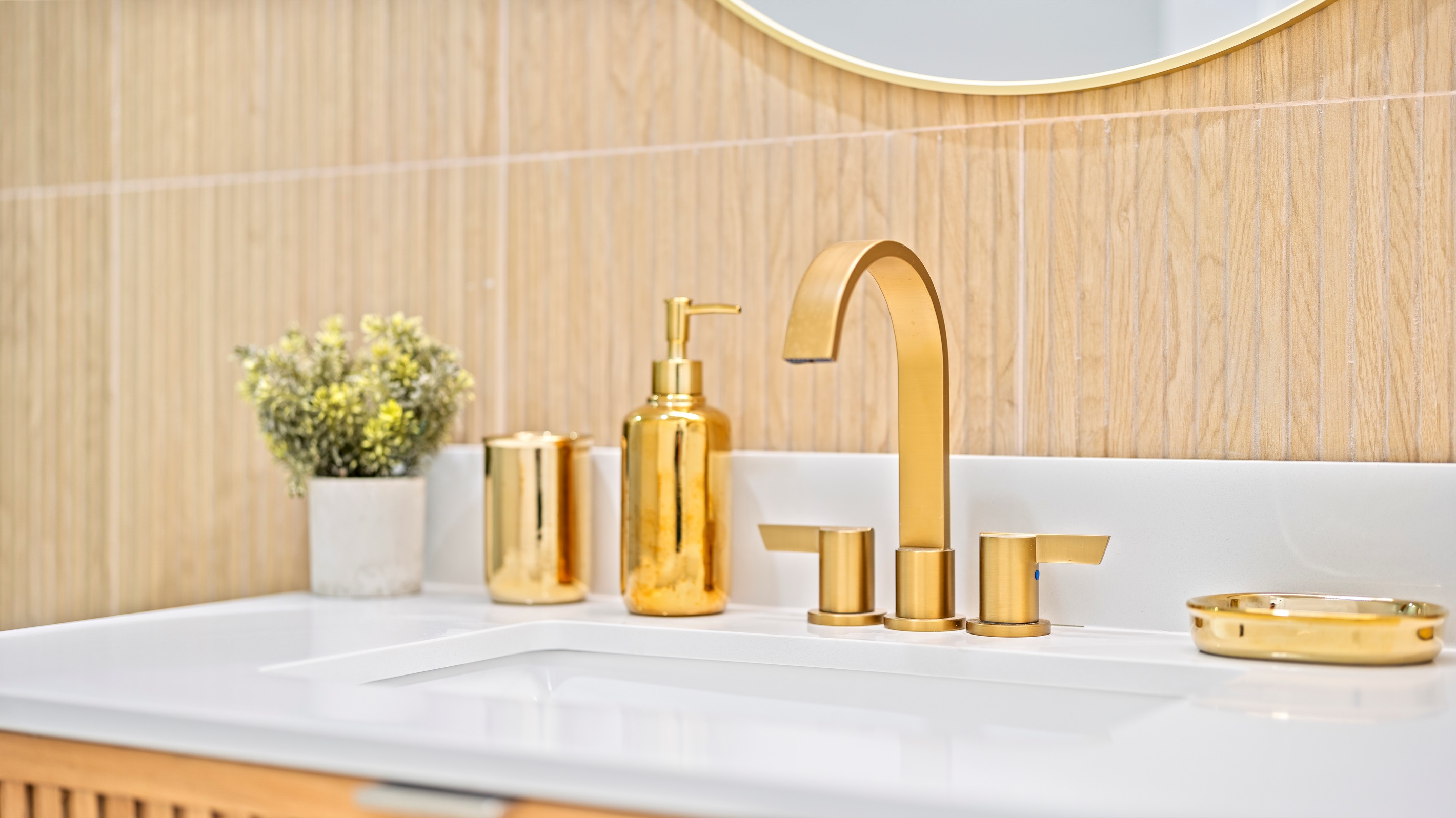 Guest Bedroom Bathroom 2