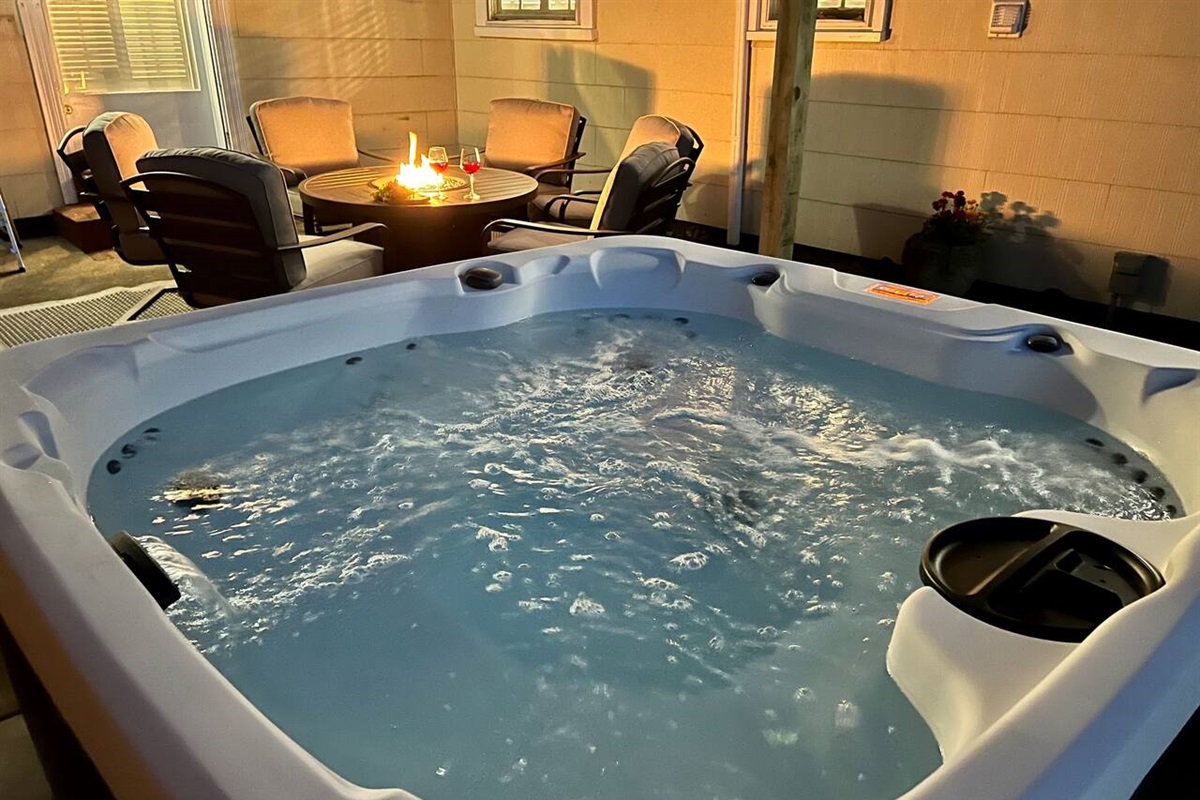 Cottage Hot Tub For 6 Back Patio