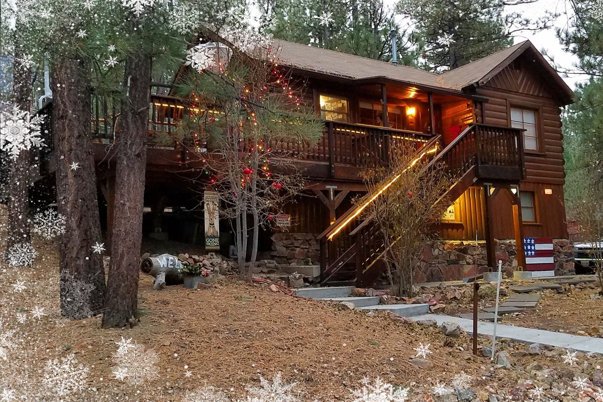 It's a magical time of year at Cozy on Rainbow in Big Bear!