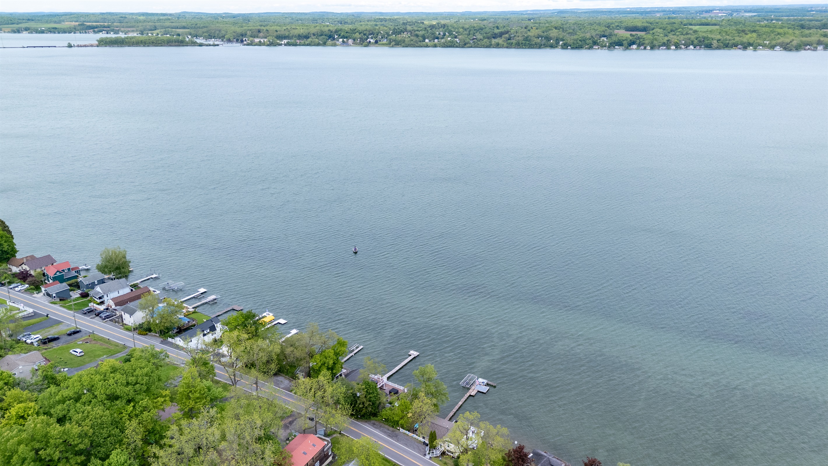 Nestled along a scenic shoreline, this cozy lakefront retreat sits in a charming and peaceful neighborhood 🌳🏘️✨