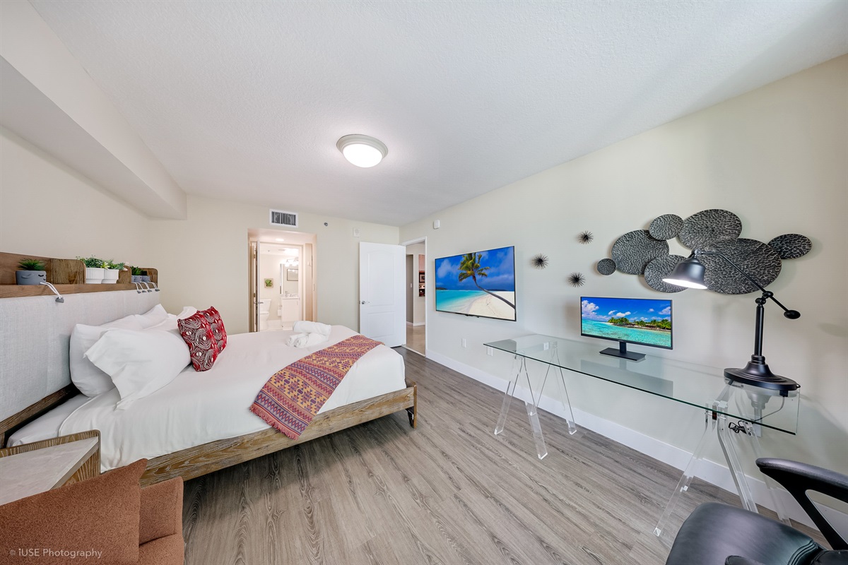 King Master Bedroom and Workspace