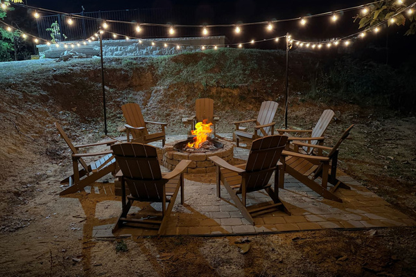 Outdoor secluded fire pit, Majestica Lodge