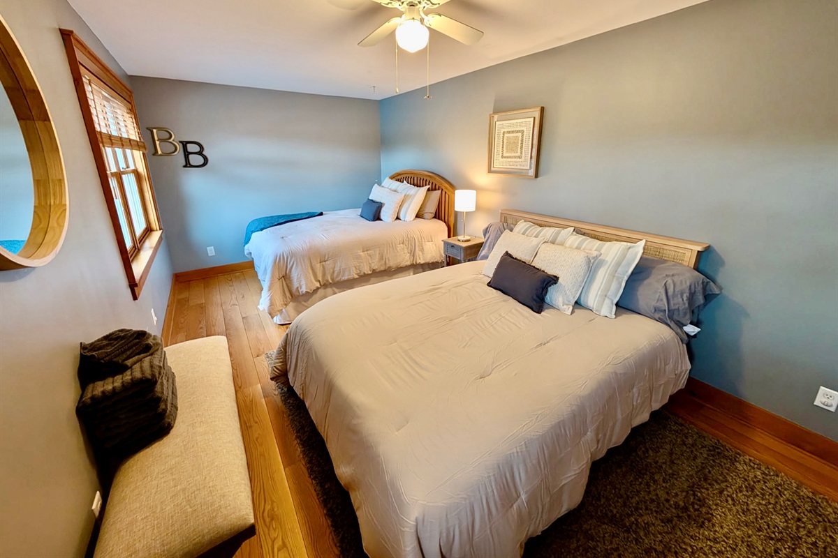 2 Queen Beds