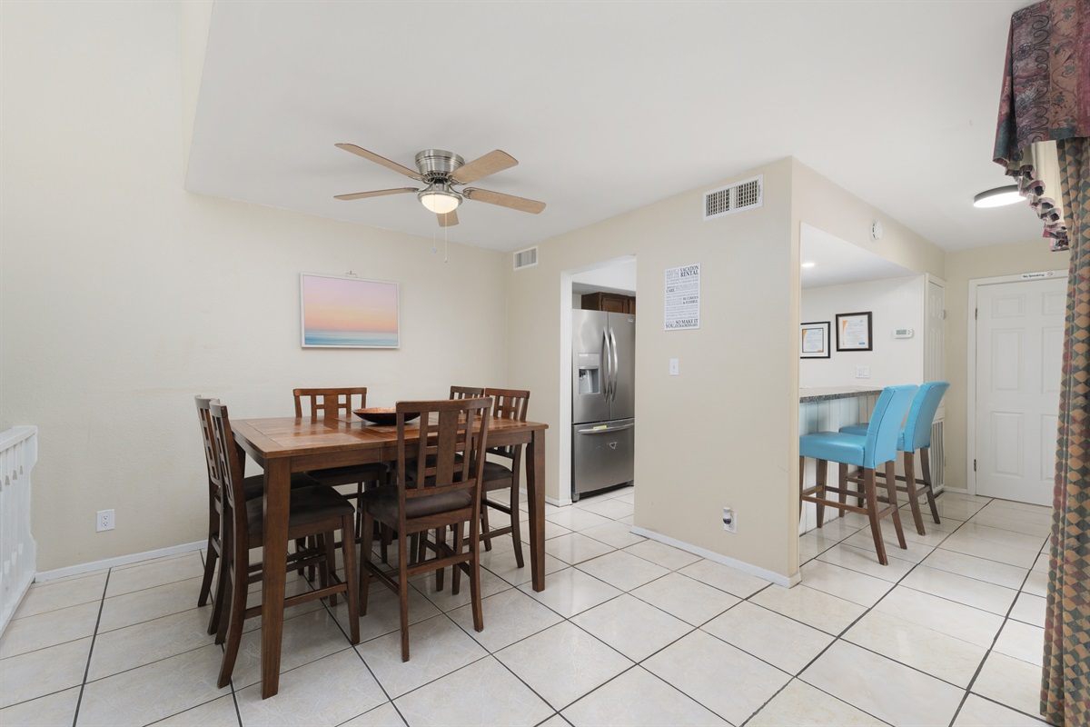 Dining Area for 6 and Bar Seating