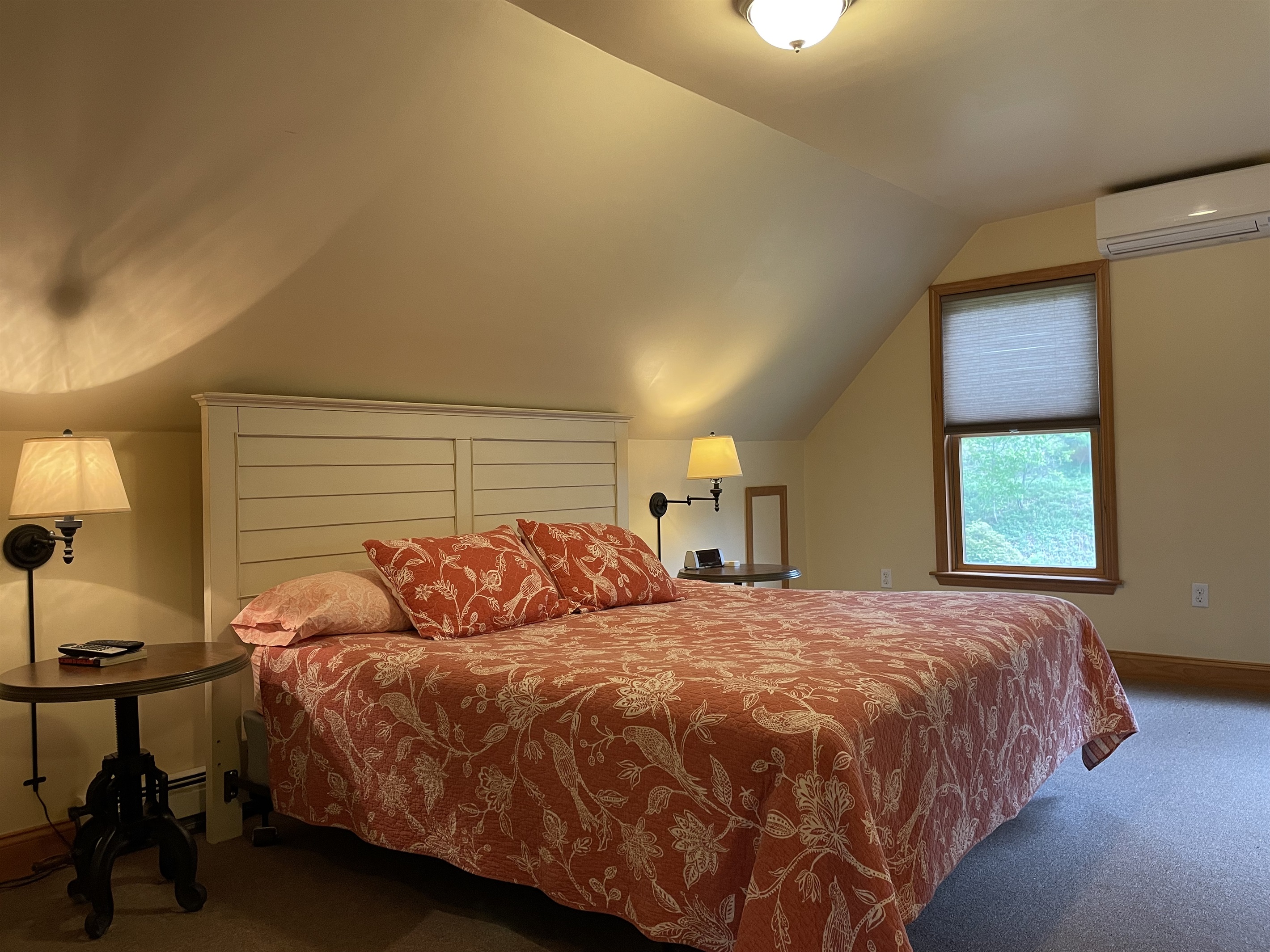 2nd floor King w/ ensuite