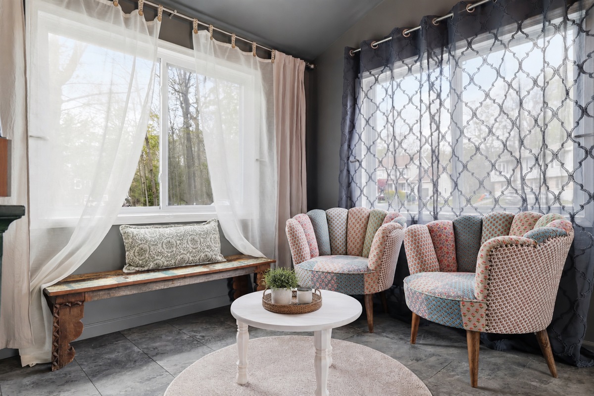 Looking for a quiet place? Toby's Place offers you an ideal spot for reading and soaking up the views.