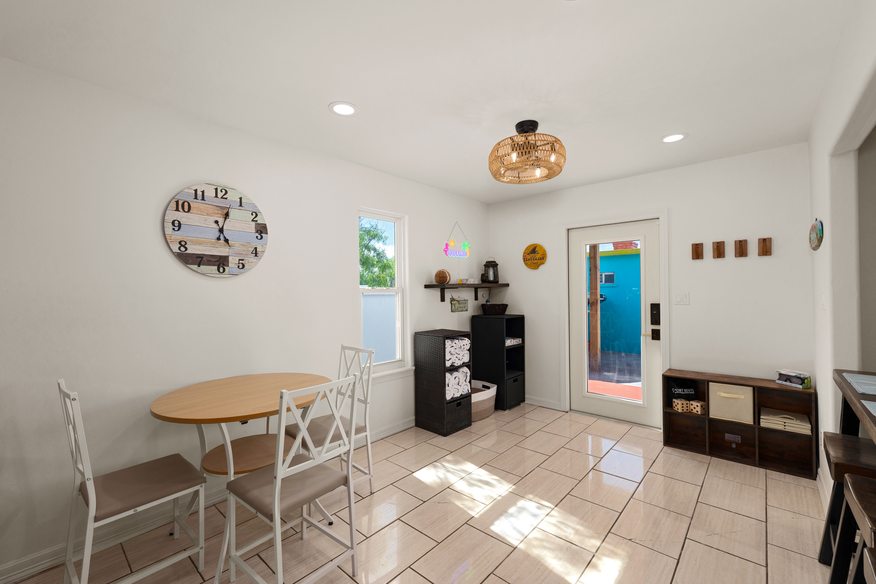 Kitchen nook/ Pool landing