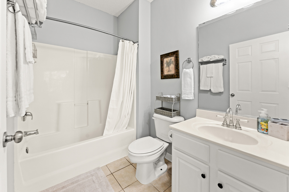 Main Bathroom En-suite