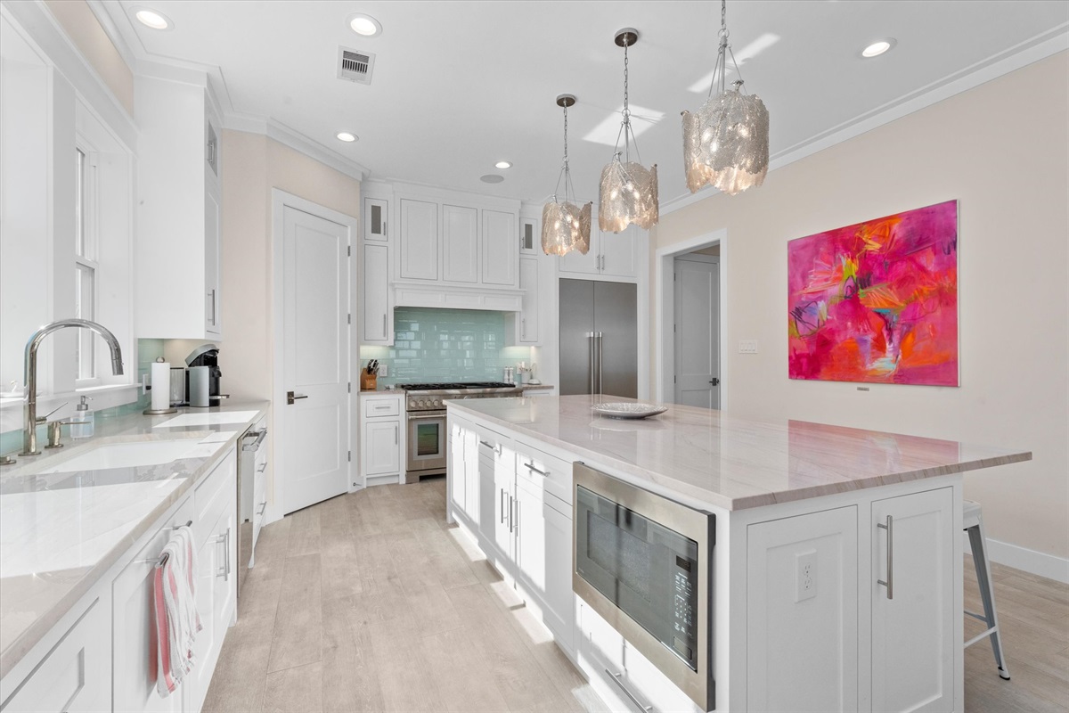 899298d2aa3b4316adcd1c41b4168fea Large | Beachhouse | Texas | TX | Vacation Homes | Galveston | Crystal Beach | Kokomo | Breezy Days | Beachfront Elegance | Sunrise Serenity | Southern Sands Property Management, LLC