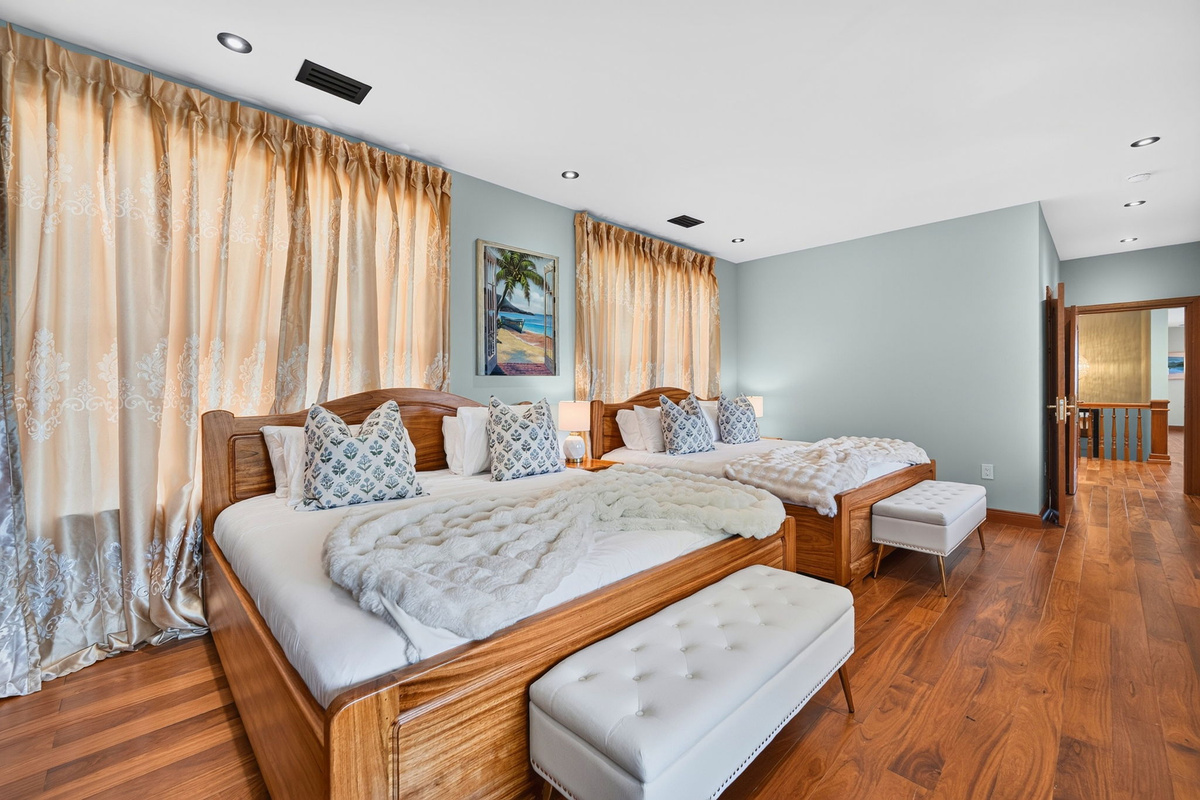 3rd Floor Bedroom 7, 2 King Bed Suite | Rosewood Retreat | 2605 Palm Blvd, Isle of Palms, SC | IOP Escapes