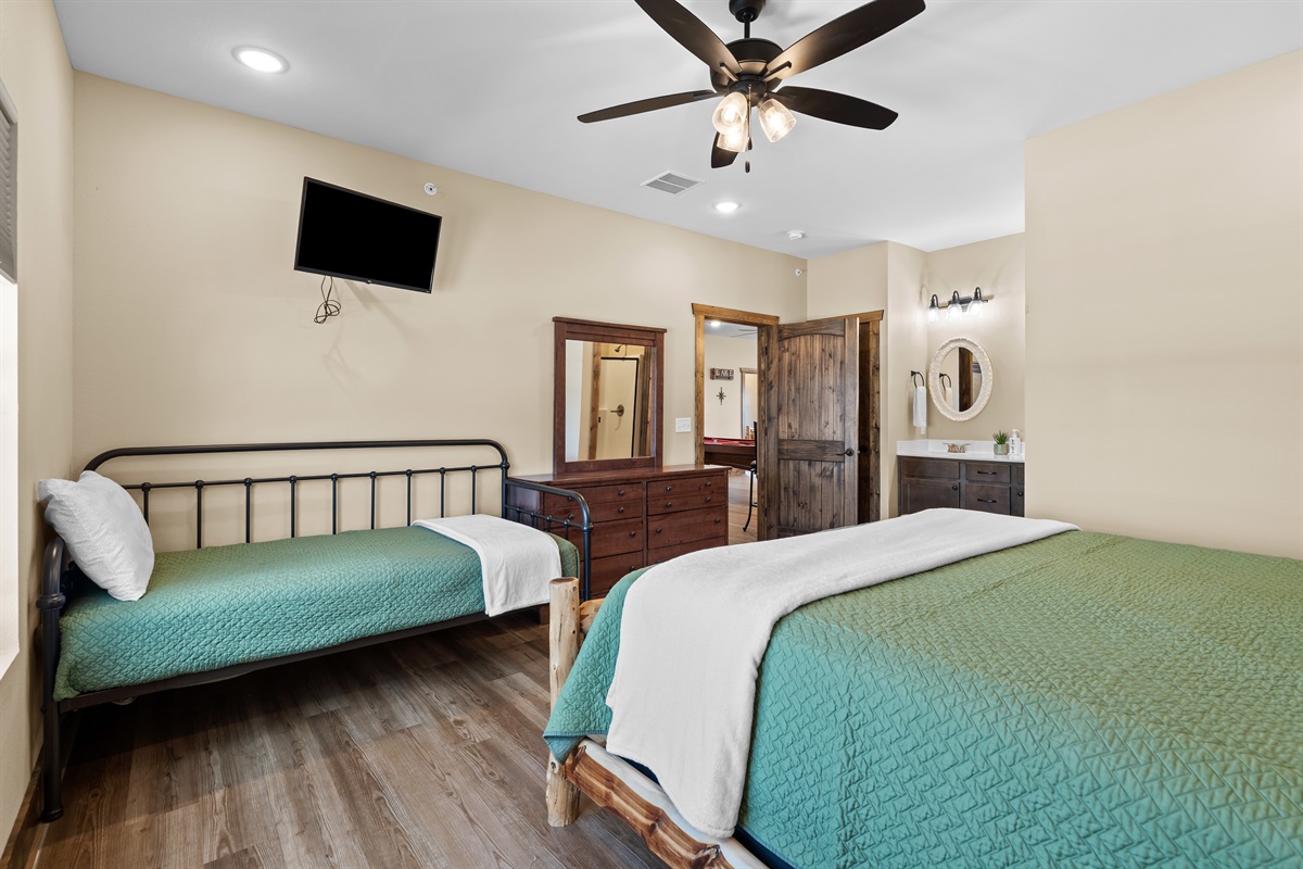 Upper level king bedroom with twin bed w/ en suite tub shower combo 