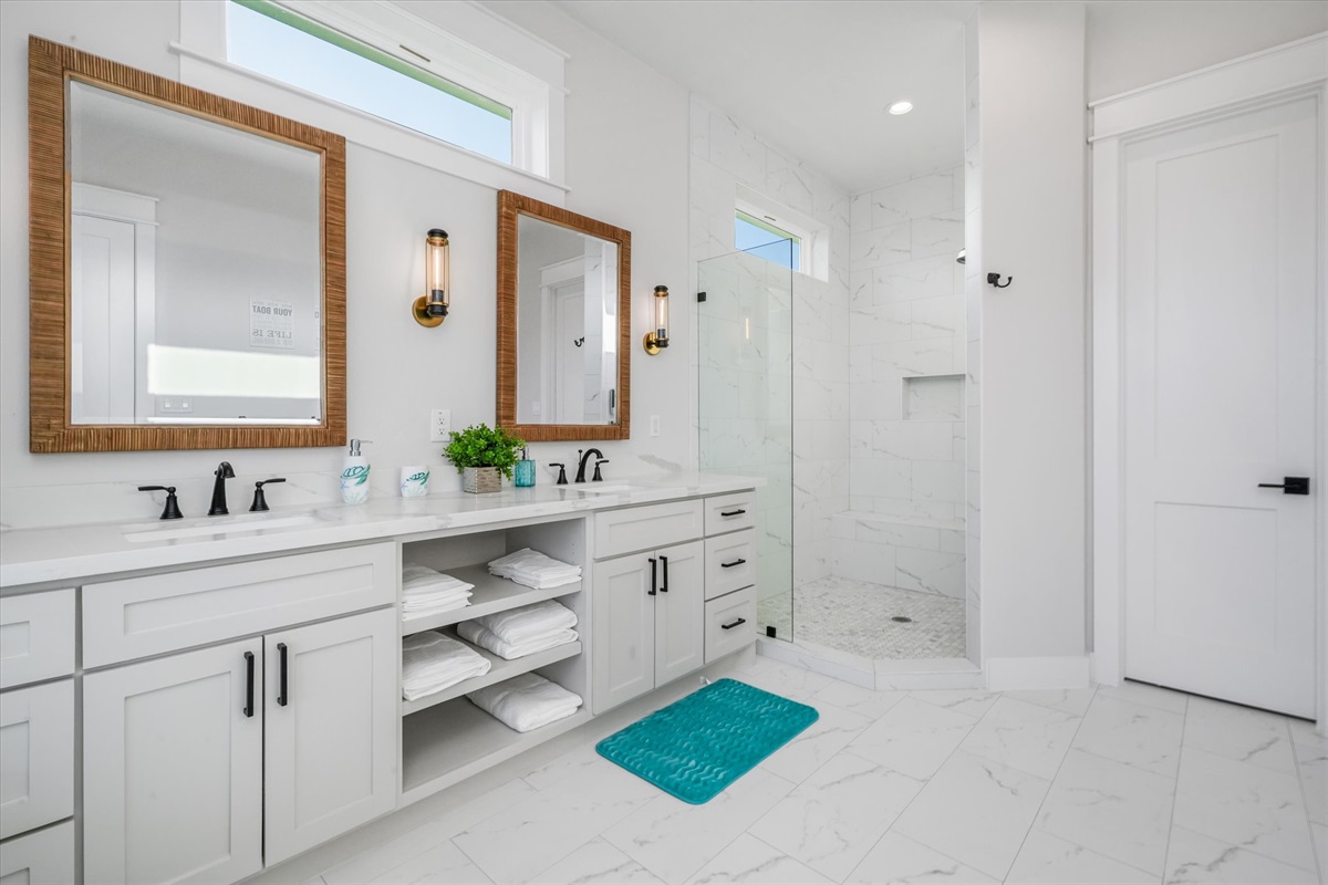 89a1442cdad246d0958c0dc05349bee2 Large | Beachhouse | Texas | TX | Vacation Homes | Galveston | Crystal Beach | Kokomo | Breezy Days | Beachfront Elegance | Sunrise Serenity | Southern Sands Property Management, LLC