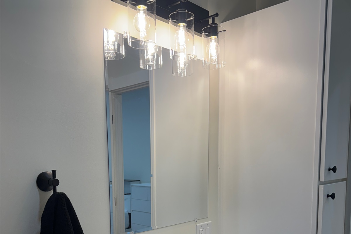 Bathroom with tub/shower