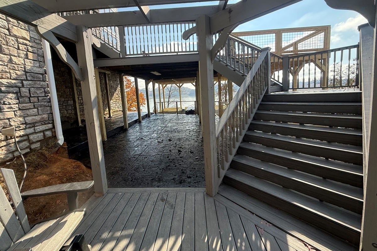 A new lower deck has just been added, which will have a 7-seat hot tub by early December 2026
