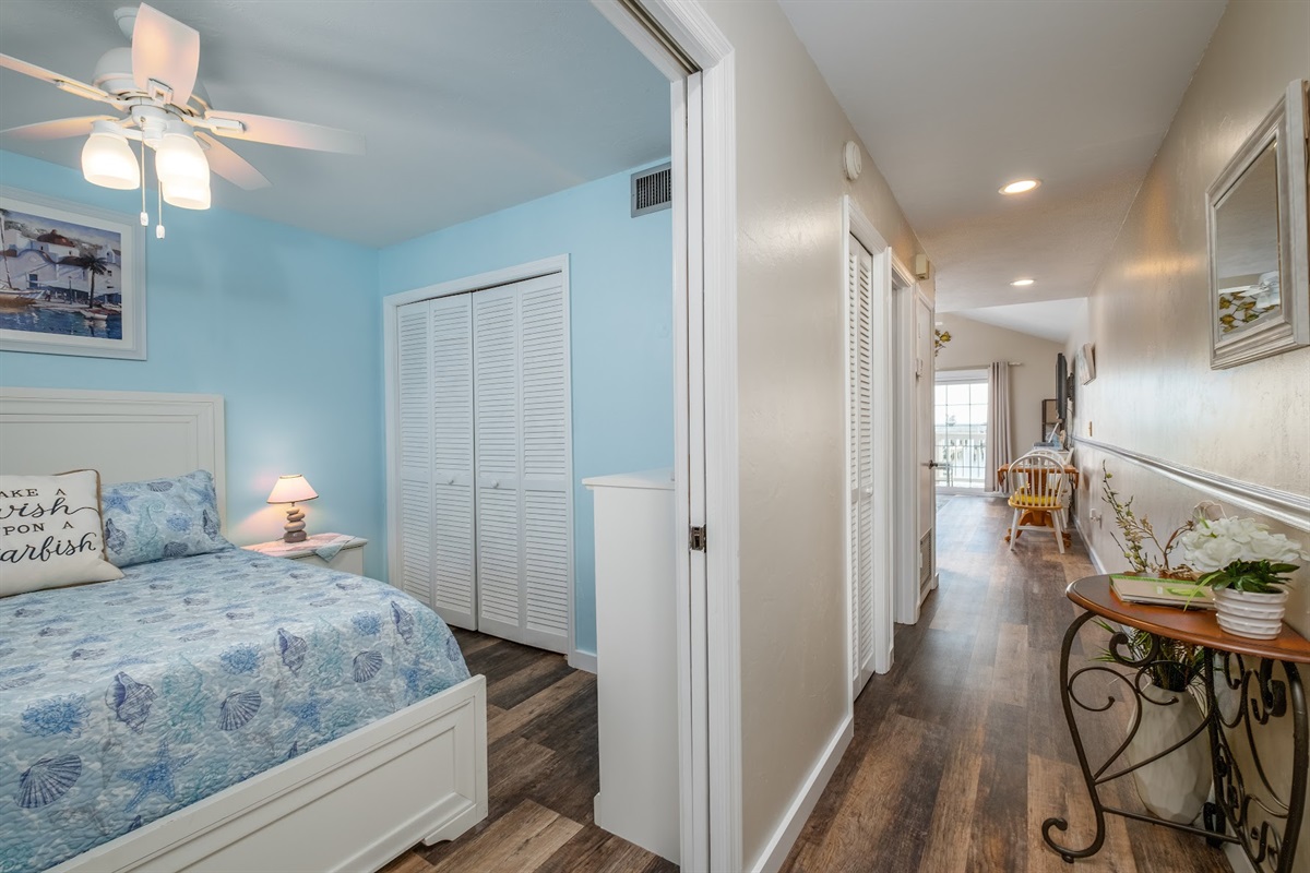Hallway to the Living Area / Kitchen