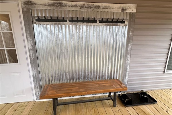 Place to hang coats and stuff