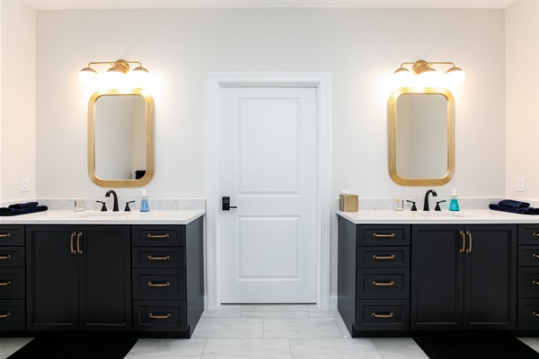 Main House Master Bedroom Ensuite Bathroom