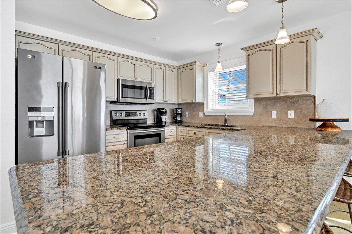 Enjoy preparing home cooked meals in this spacious, fully-stocked kitchen while overlooking the shimmering Gulf of Mexico!