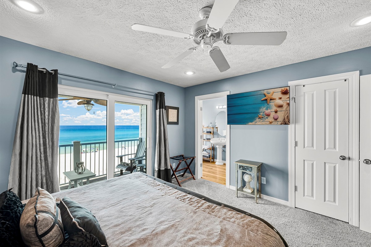 Another beachfront master up top: king bed, private balcony & Jacuzzi tub with panoramic Gulf-views. Luxury at every turn