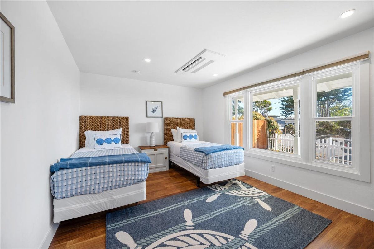 Twin Room Downstairs