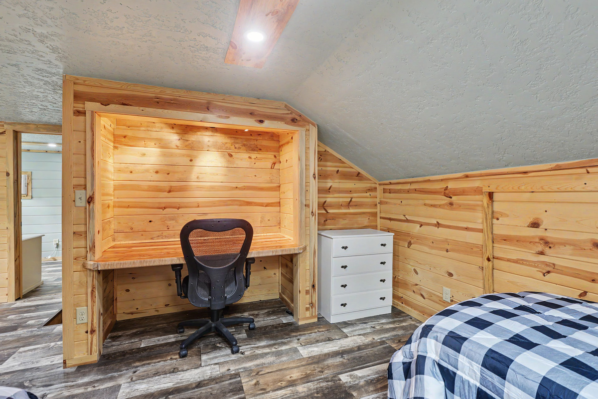 2nd Floor Twin Room with Desk