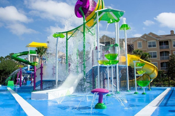 Sir Windsor water park with slides and splash pad.