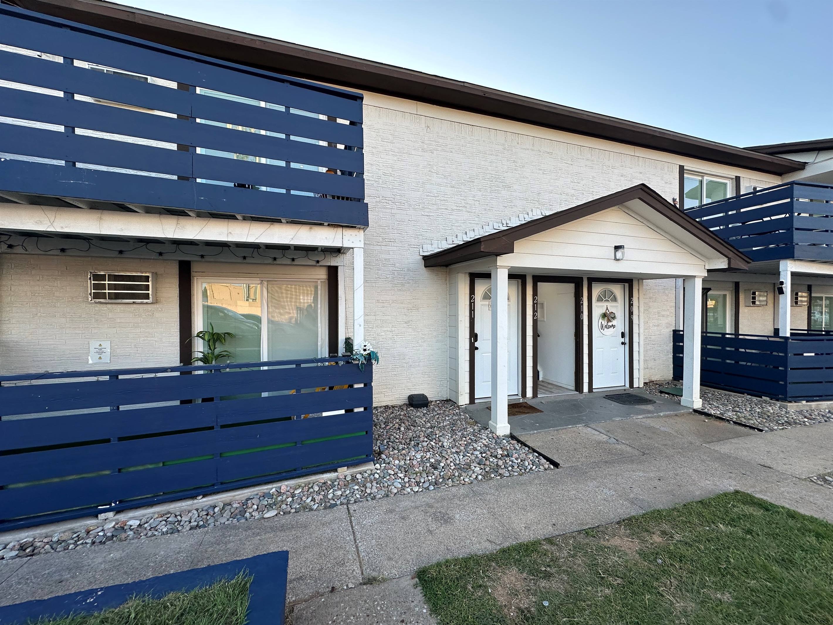 1st floor, one story apartment unit only. Easy accessible, no stairs at all. Perfect for elderly and disabled.