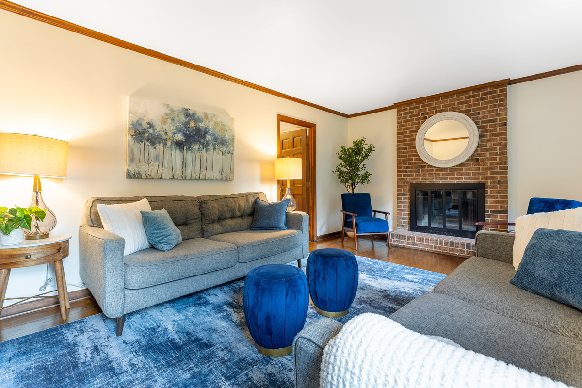 Flexible seating with multiple couches, chairs and ottomans to accommodate large groups.