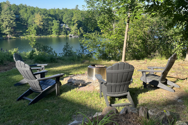 Fire pit with seating
