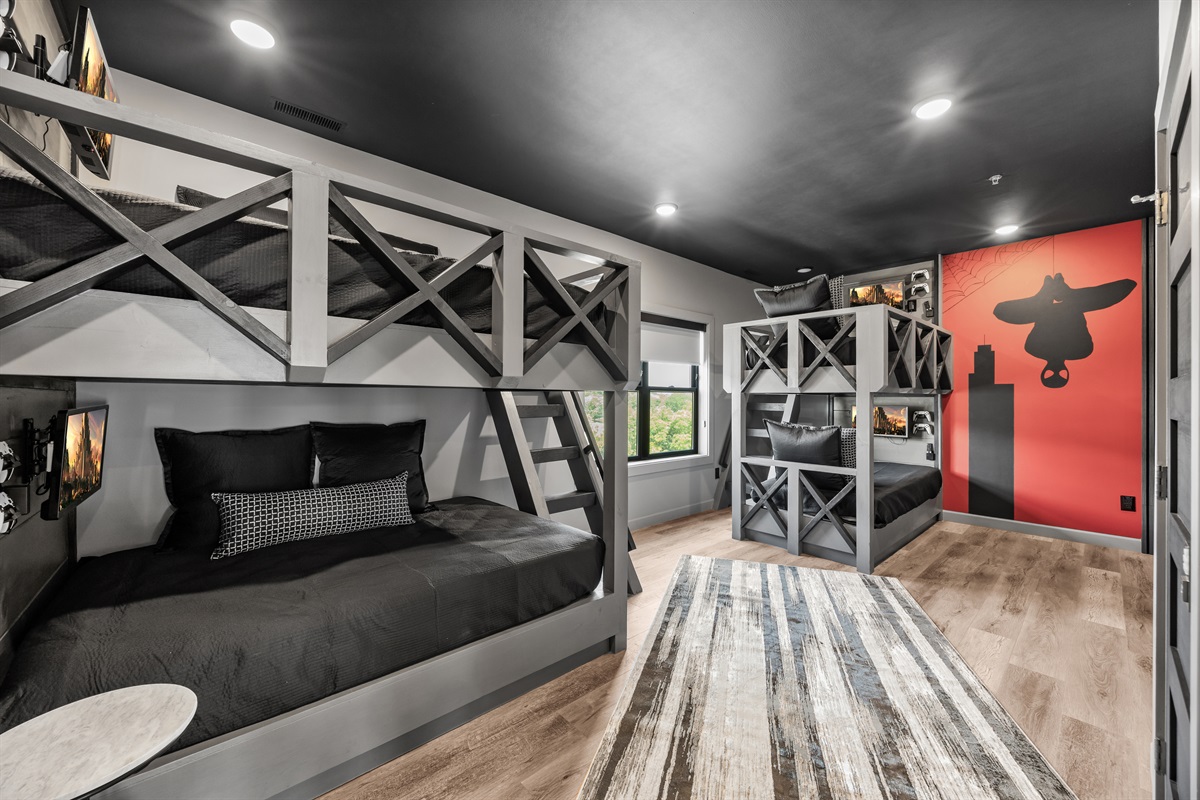 Bedroom #4: 1 Queen Bunk, 1 Twin Bunk with games!