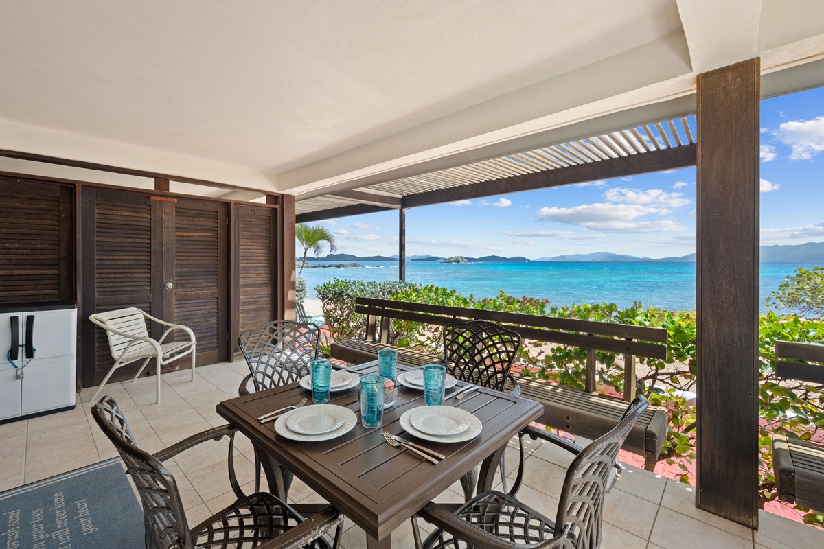 Private patio with table&mdash;perfect for outdoor dining