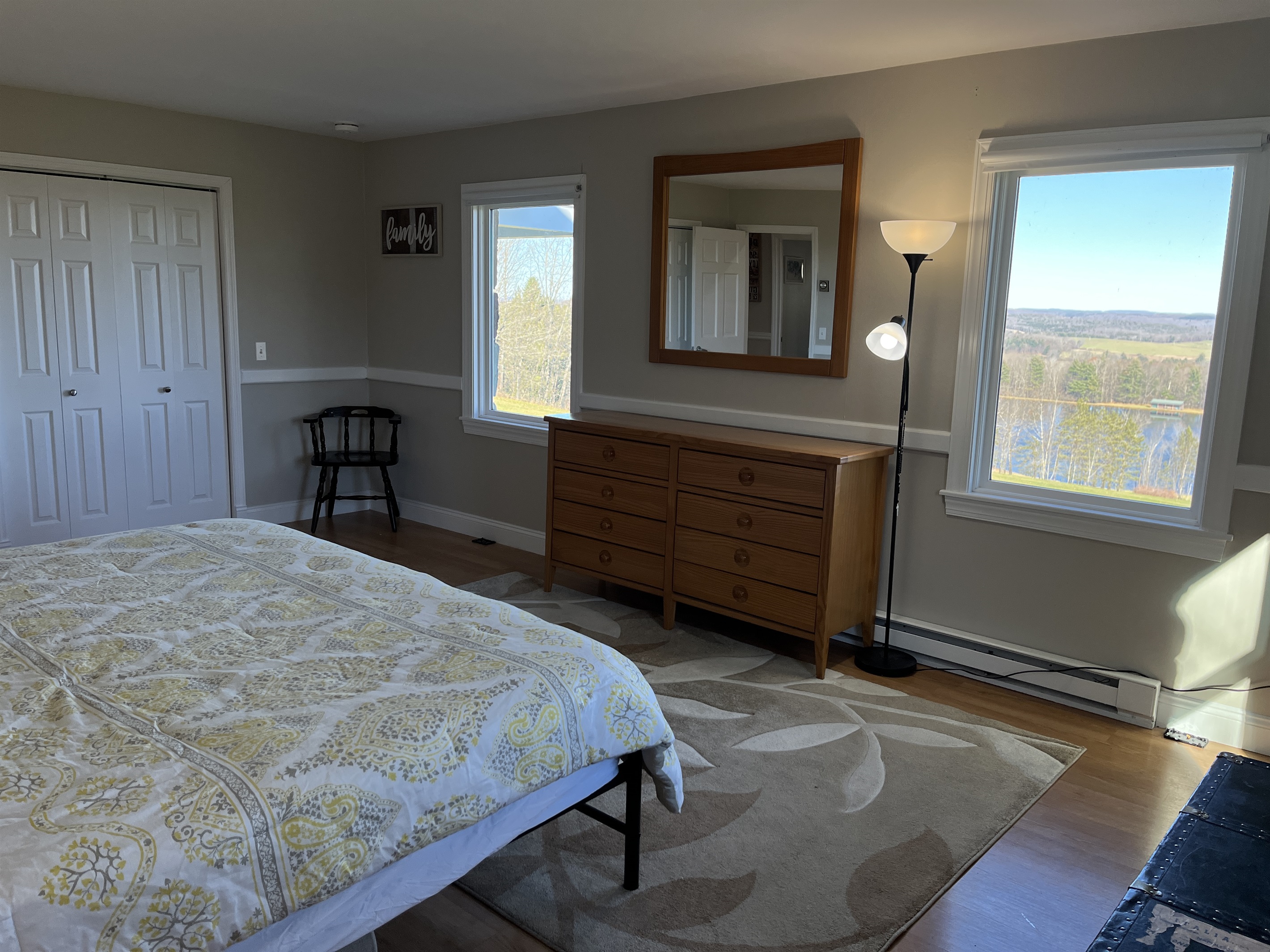 Hilltop Hideaway 1st floor King bedroom  with smart TV  and AC.