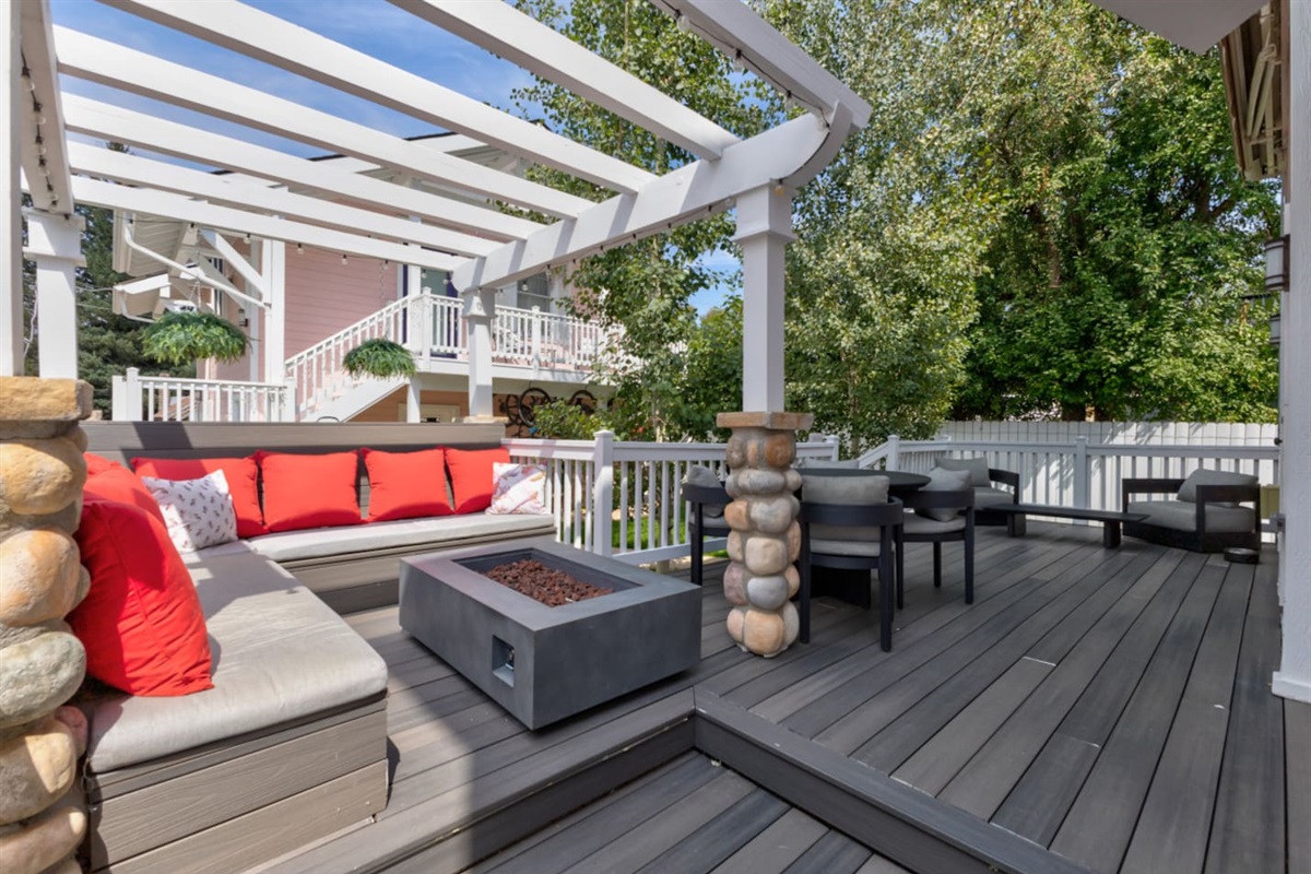 Outdoor Patio | Fireplace 