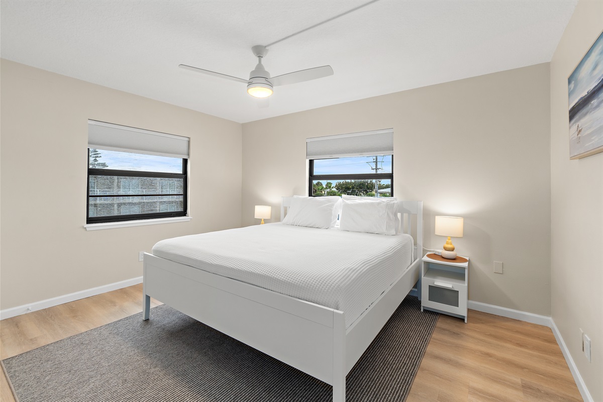 2nd Bedroom- King Bed