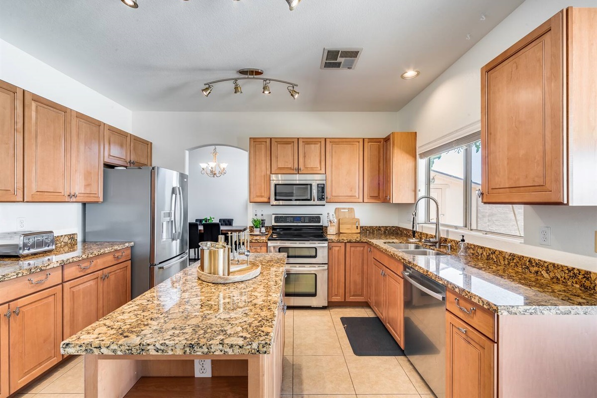 Peoria Home with Heated Pool + Hot Tub — Peoria Home with Heated Pool + Hot Tub, Peoria, Arizona — photo 4