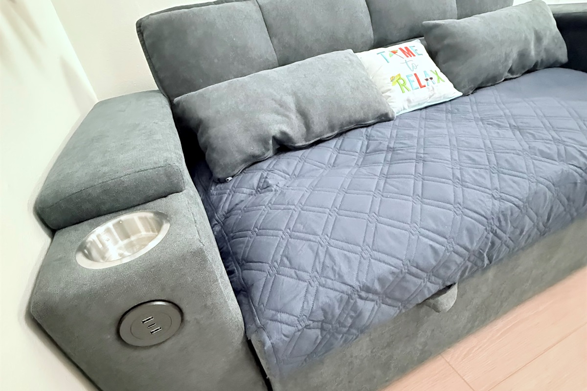 USB Charging Ports & Cup Holders