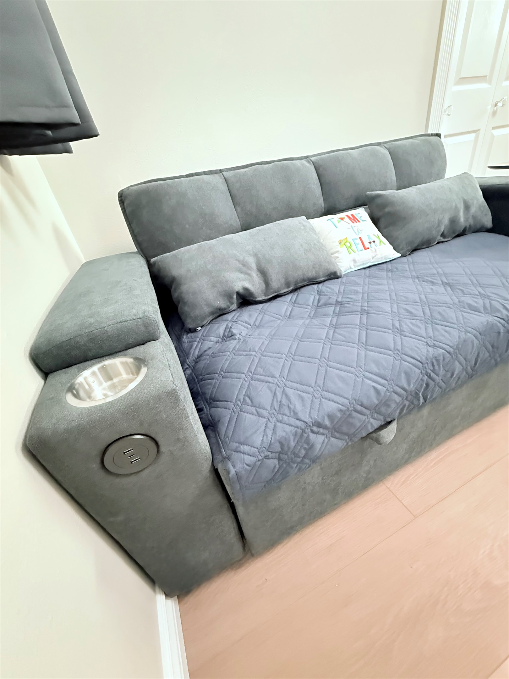 USB Charging Ports & Cup Holders