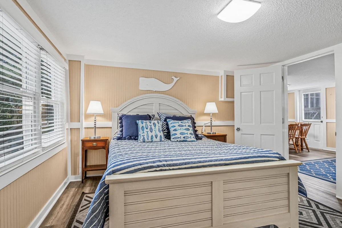 Wake up refreshed in a light filled room made for slow island mornings. ⭐