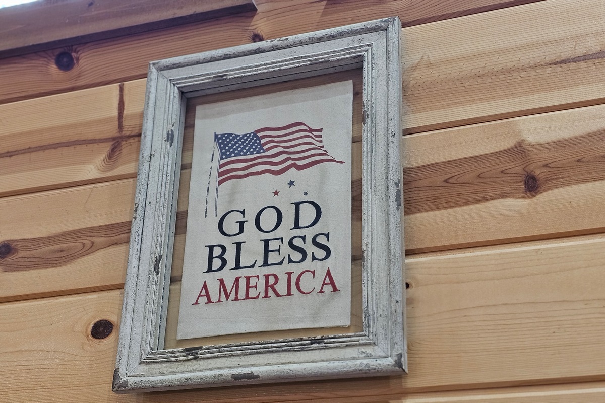 Simple, timeless message: “God Bless America.”