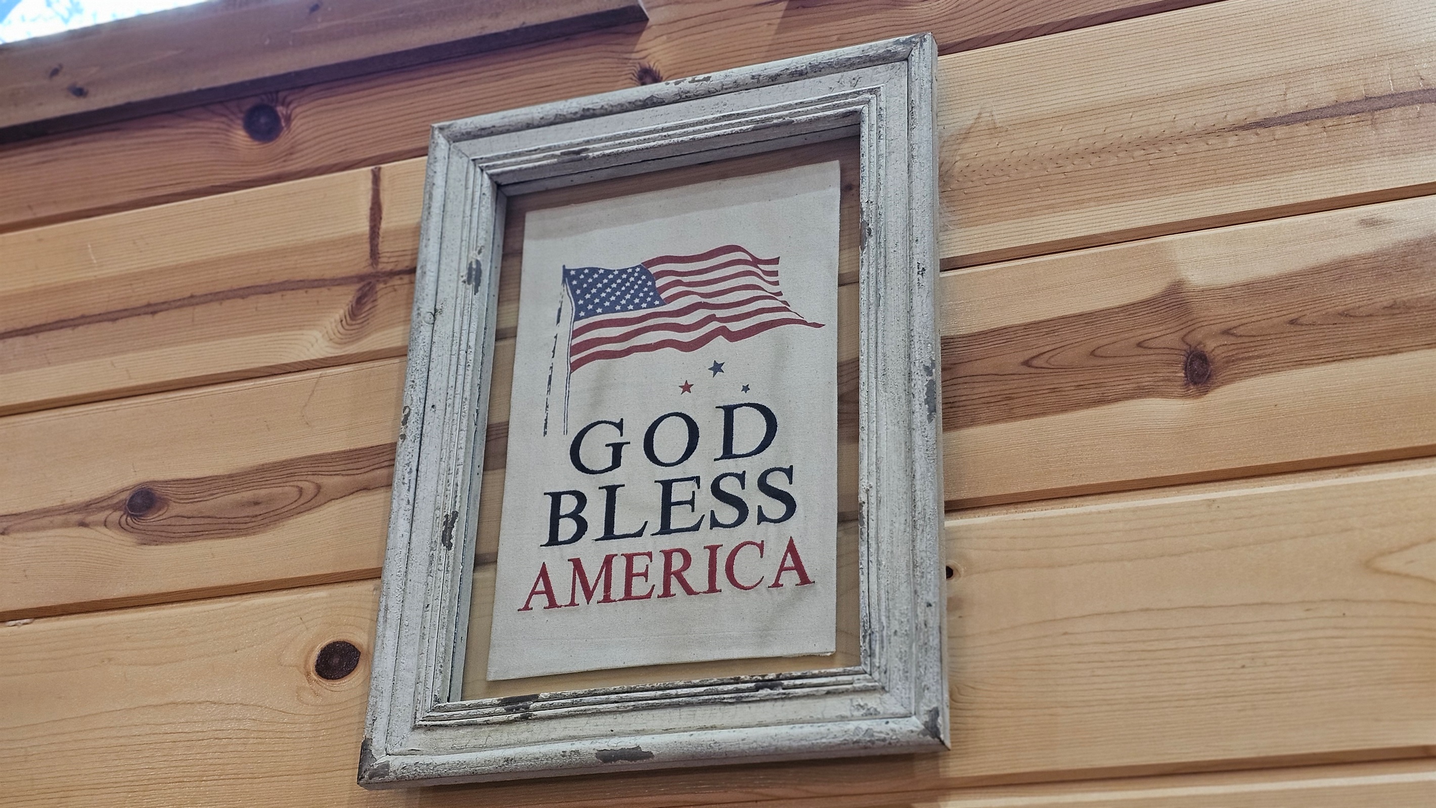 Simple, timeless message: “God Bless America.”