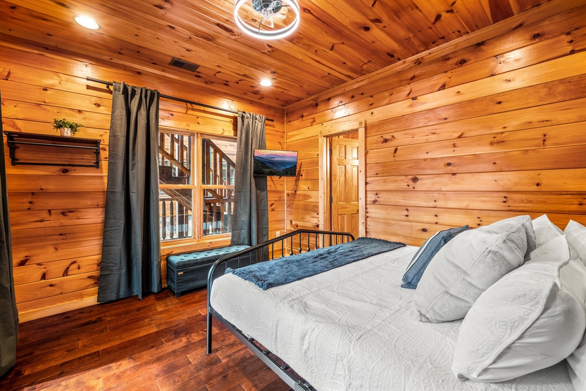 Bedroom 8 (downstairs) has a king bed and shares a Jack & Jill bathroom with Bedroom 9