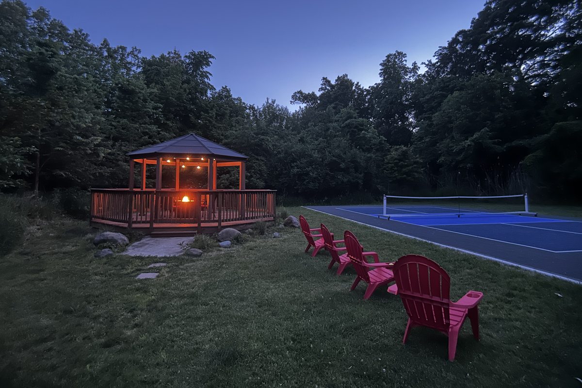 Pickleball games can be watched from the sidelines.