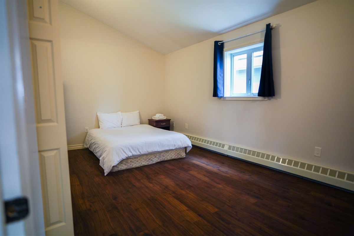 Large Queen Room