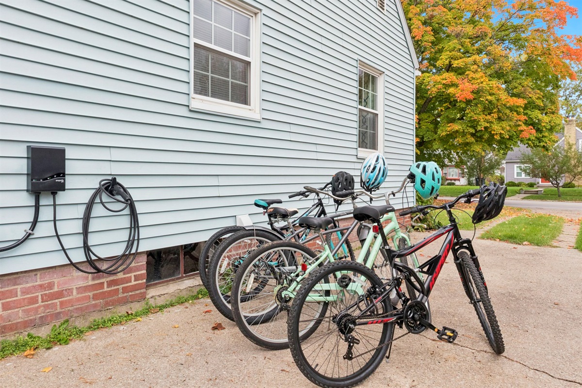 Eco-friendly and adventure-ready—four bikes, helmets, and locks line the driveway beside our NEMA 14-50 outlet. Park, charge, and explore Notre Dame or downtown South Bend with ease.