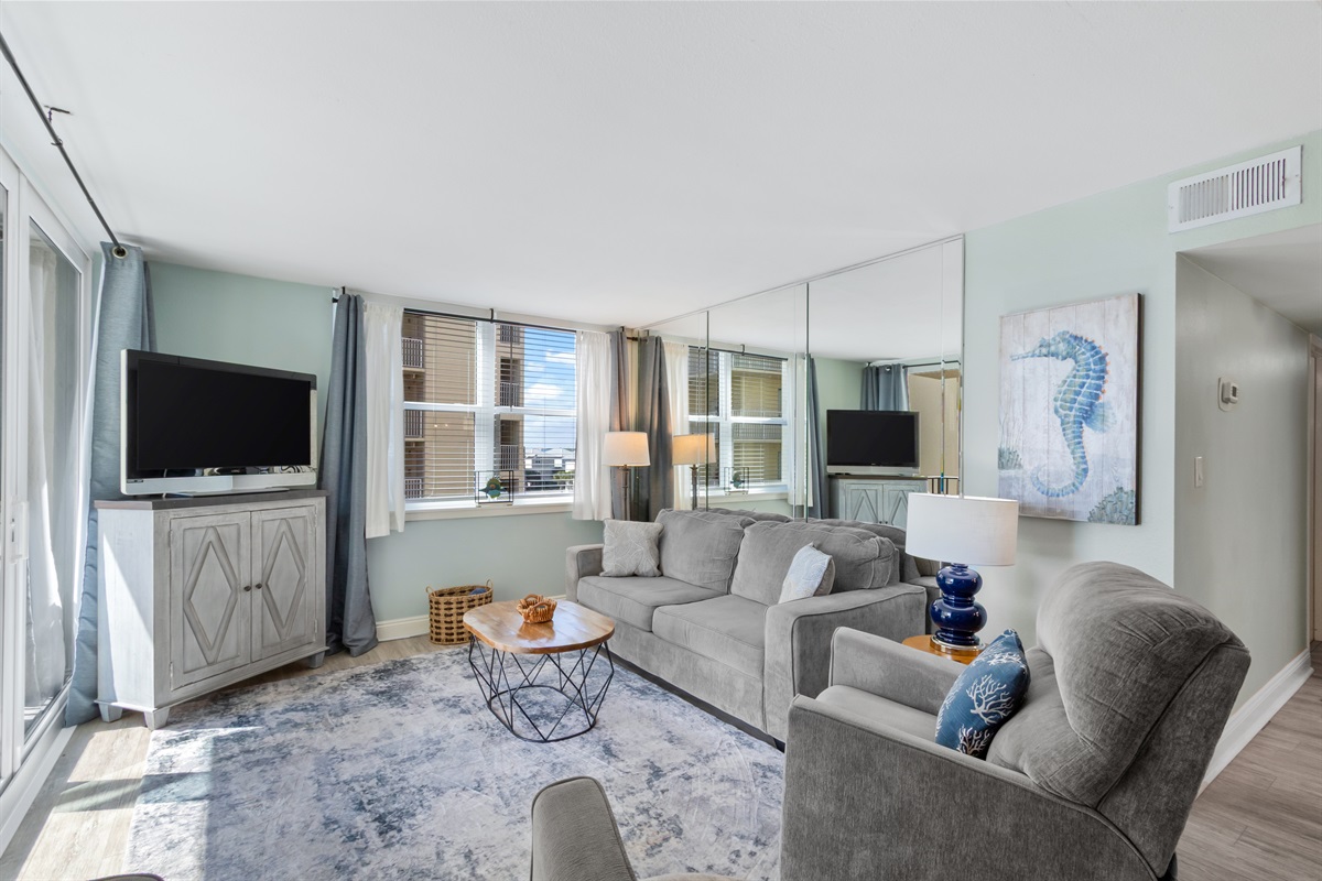 Spacious living room - Smart TV (no cable/live TV- stream your own subscription services)