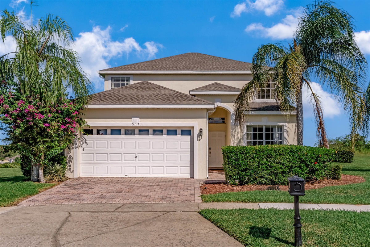 Enjoy this well maintained and clean villa!