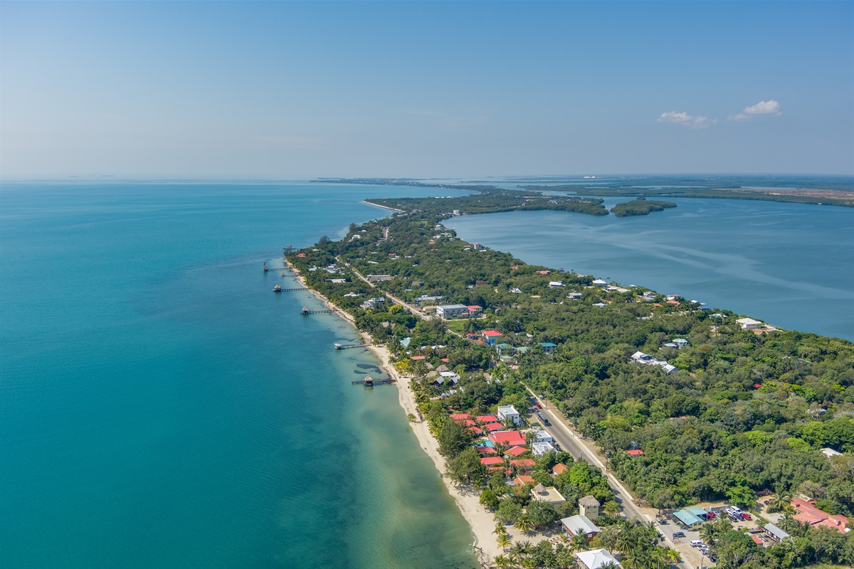 Villa location close to road in Maya Beach
