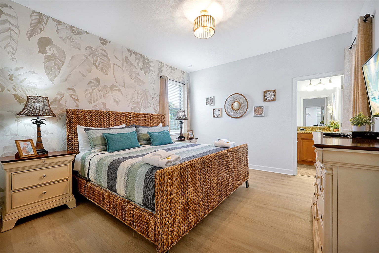 Free Spirit! First Floor Master Bedroom with Ensuite Bathroom